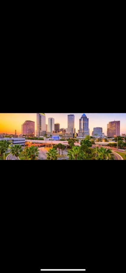 Diamond 4 Apartment Tampa Luaran gambar