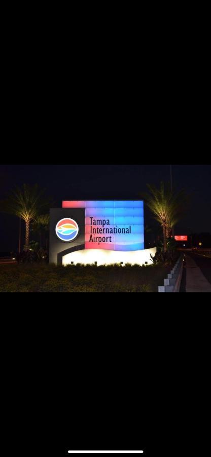 Diamond 4 Apartment Tampa Luaran gambar