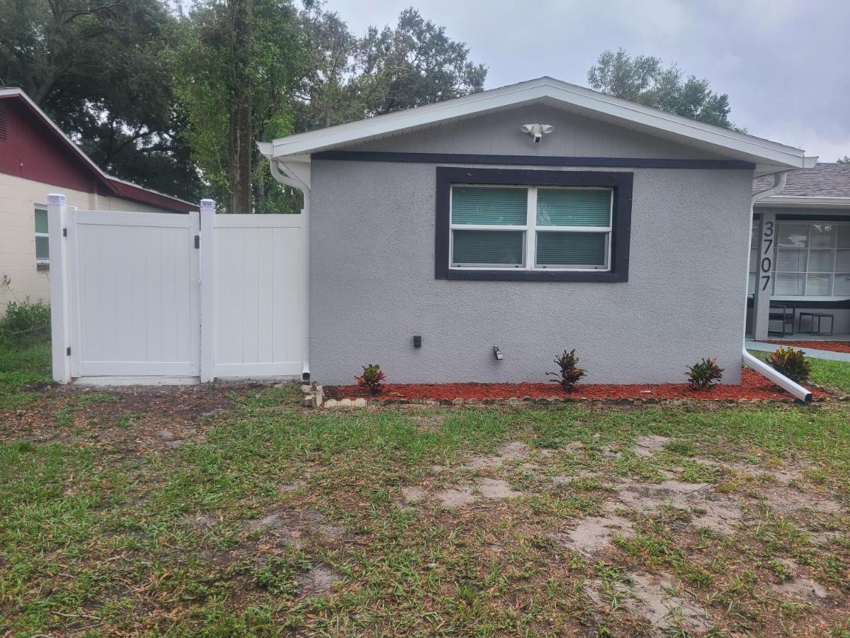 Diamond 4 Apartment Tampa Luaran gambar